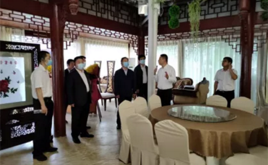 AG尊时凯龙人生就博公司与陕西省乾县考察团在战旗村开展交流合作会谈